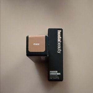 HUDA BEAUTY Peach Matte color corrector (mini)